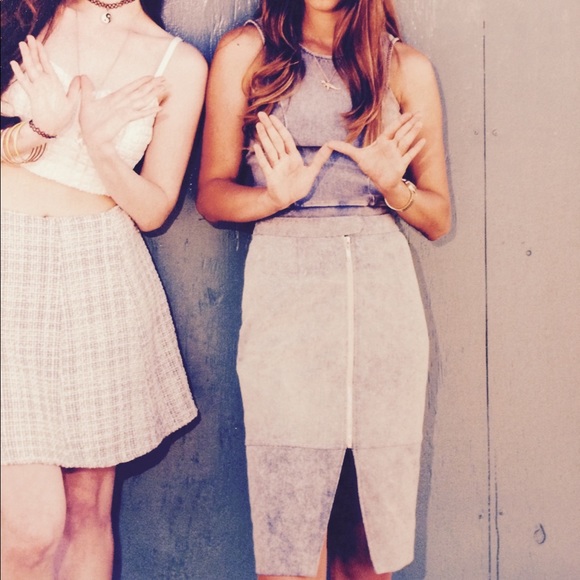 Set - Picture 3 of 3